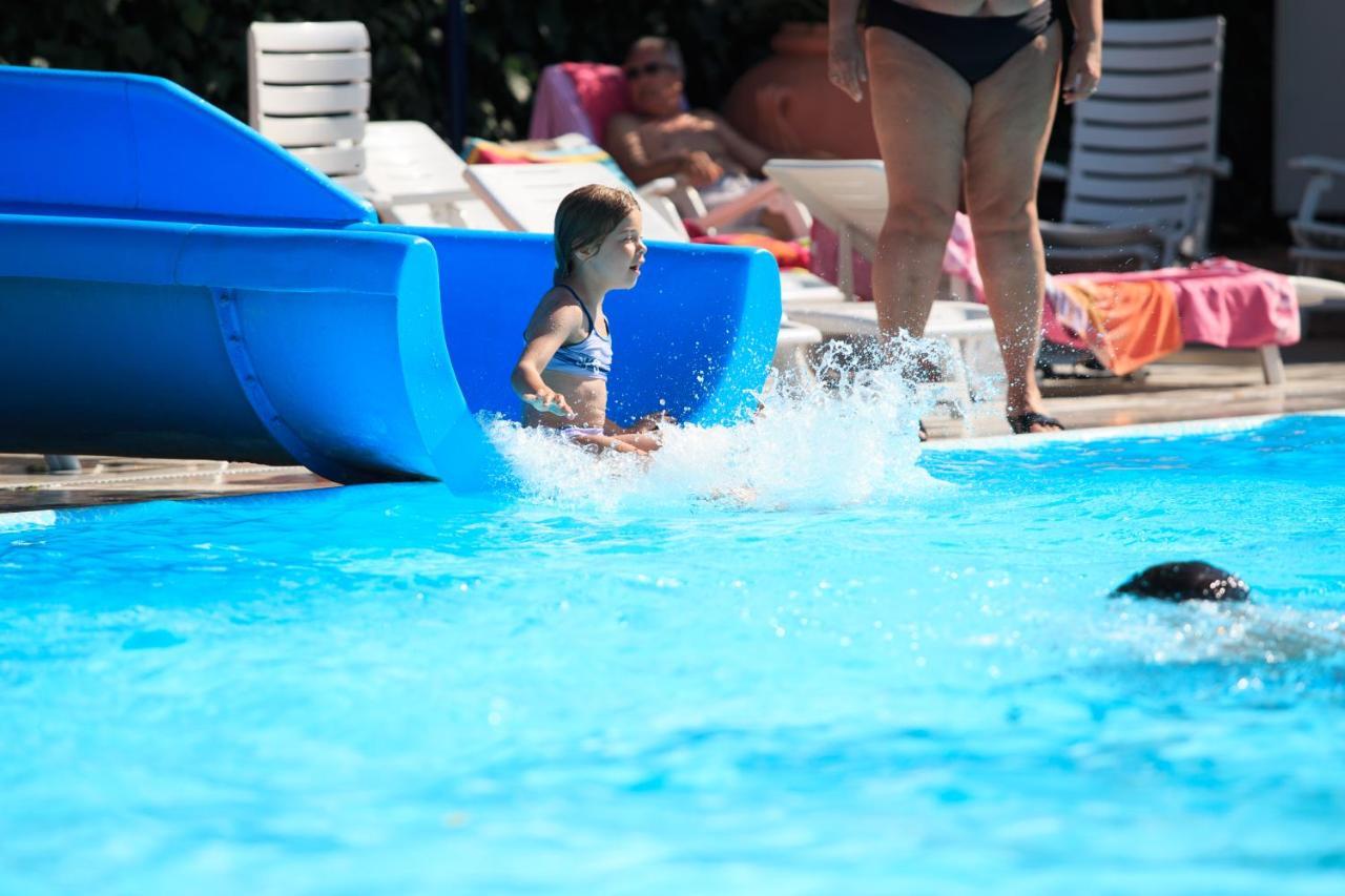 Hotel Minerva กัตเตโออามาเร ภายนอก รูปภาพ