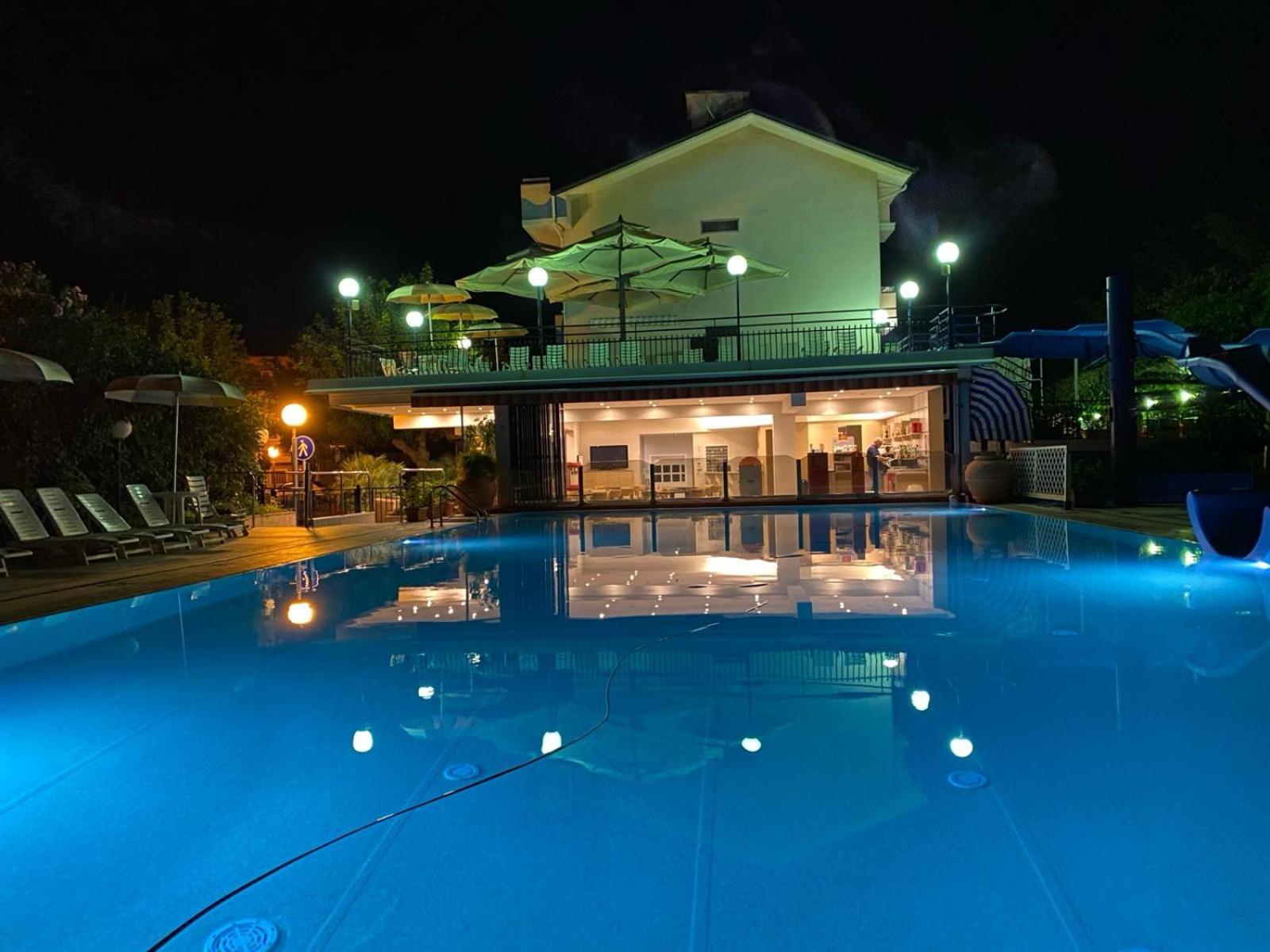 Hotel Minerva กัตเตโออามาเร ภายนอก รูปภาพ